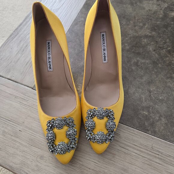 Manolo Blahnik 90mm Hangisi Pumps in yellow - Picture 9 of 16